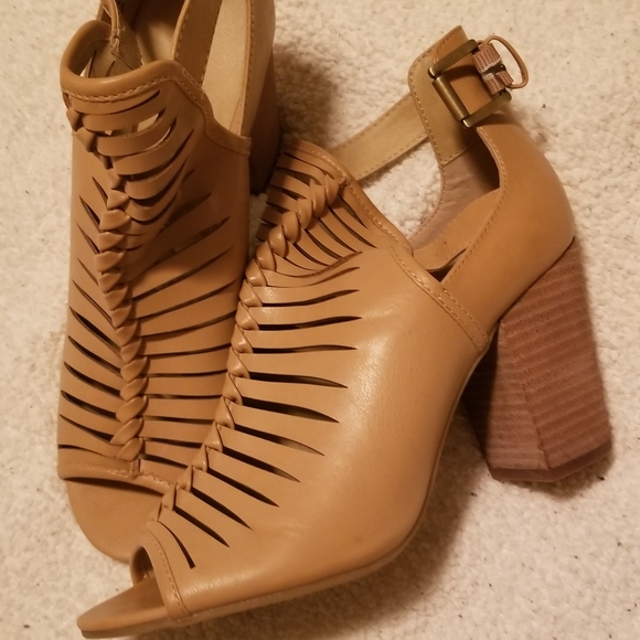 Women sandal - Picture 1 of 4